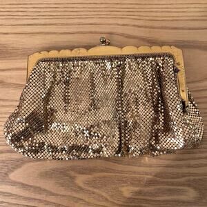 Vtg Whiting & Davis Gold Mesh Chain Metal Purse Kiss Lock Closure Clutch Flapper